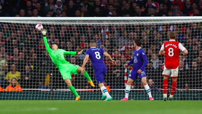 Arsenal trở lại đỉnh bảng Ngoại hạng Anh